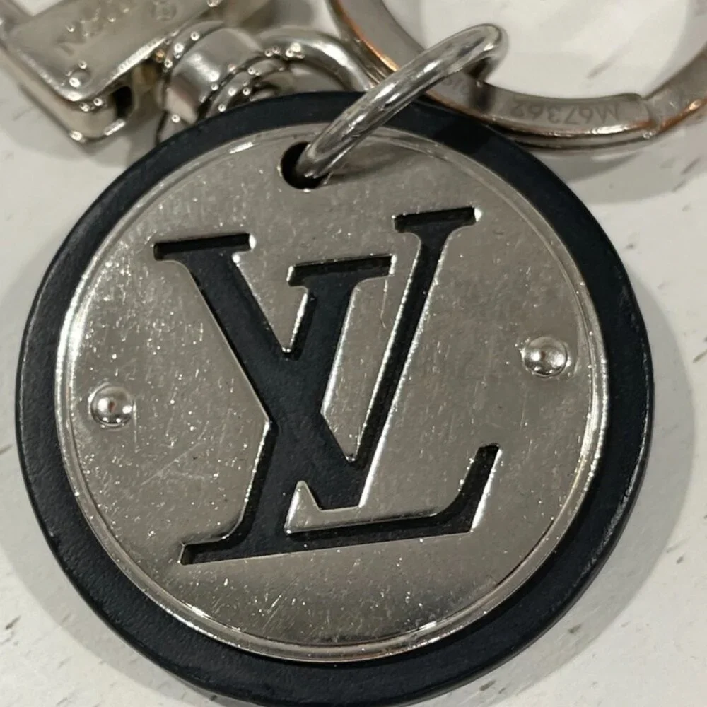 Louis Vuitton LV Circle Bag Charm & Key Holder (112724)